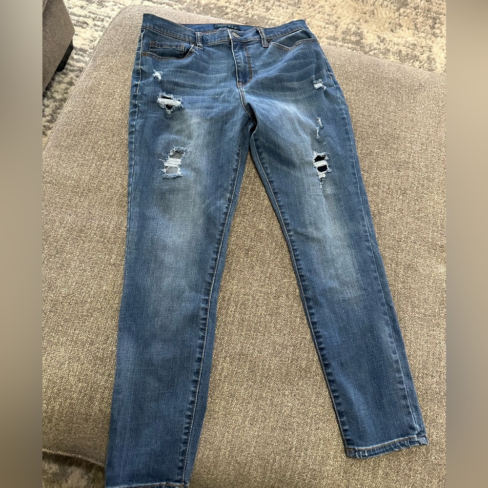 Aeropostale Women’s Jeans
Size 12 Distressed High Waisted Ankle Jegging